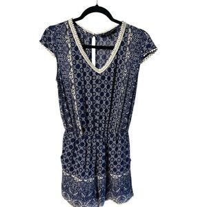 19 Cooper Blue and White Patterned beach style.